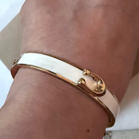NWT Coach C Symbol white gold enamel hinged bangle bracelet - Picture 5 of 6